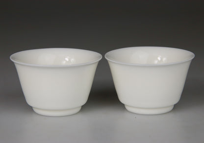 Paire de coupes en porcelaine de Dehua