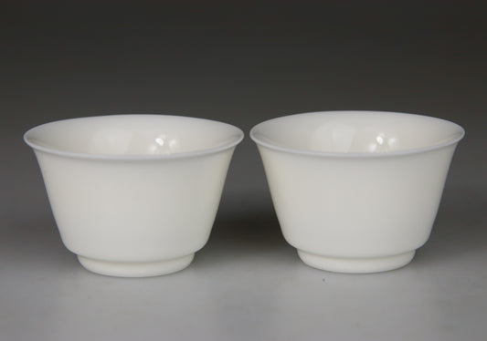 Paire de coupes en porcelaine de Dehua