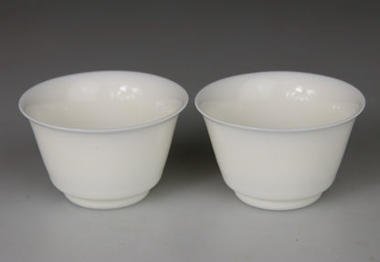 Paire de coupes en porcelaine de Dehua