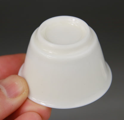 Paire de coupes en porcelaine de Dehua