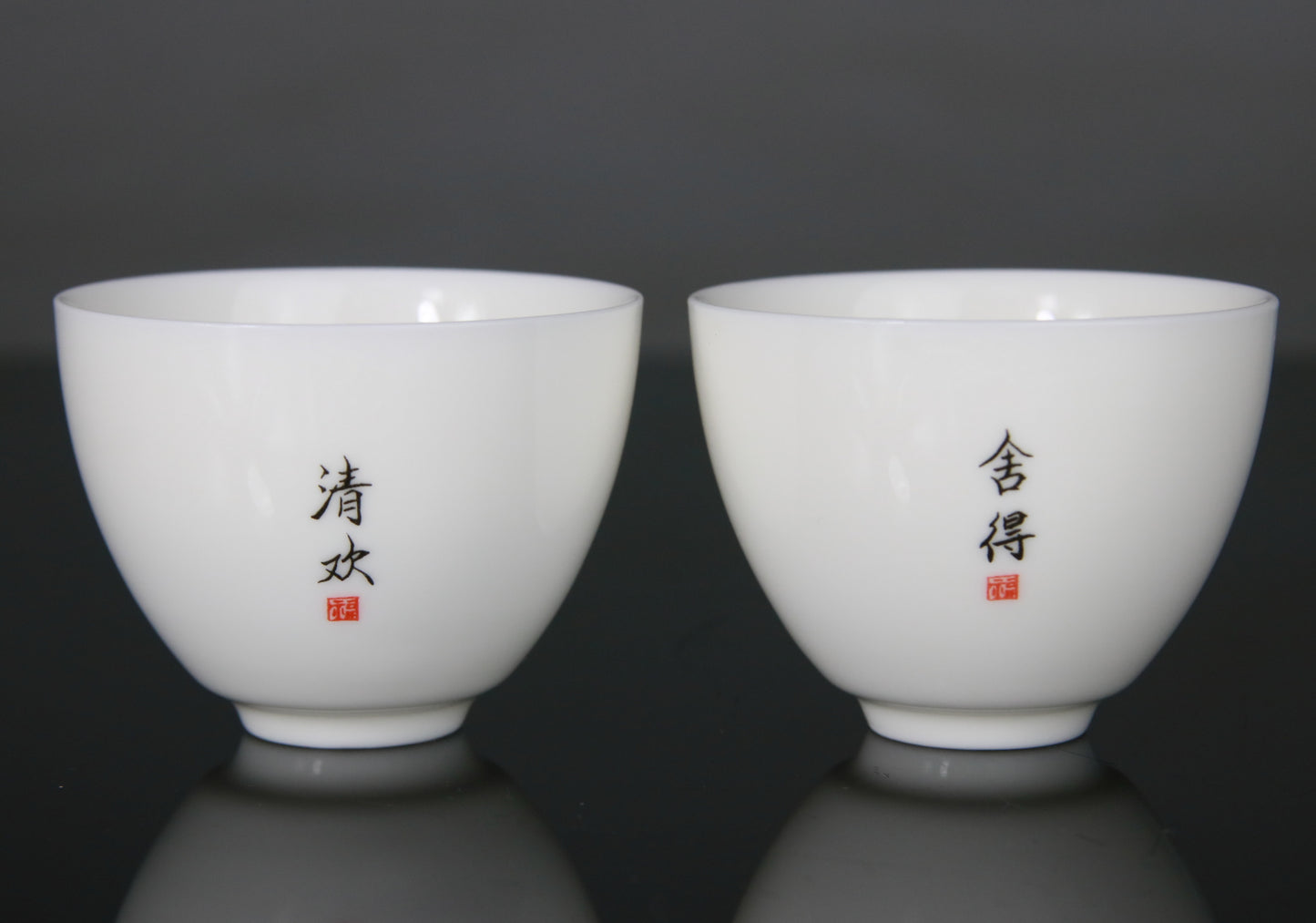 Paire de coupes en porcelaine Blanche Marque - Forme Demi Oeuf