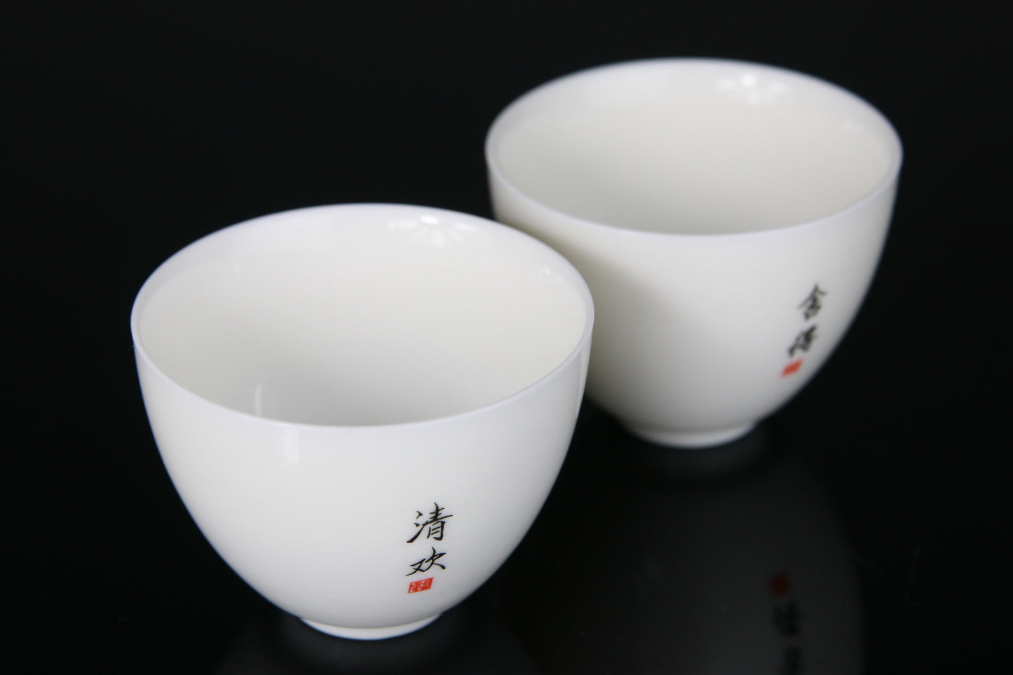 Paire de coupes en porcelaine Blanche Marque - Forme Demi Oeuf